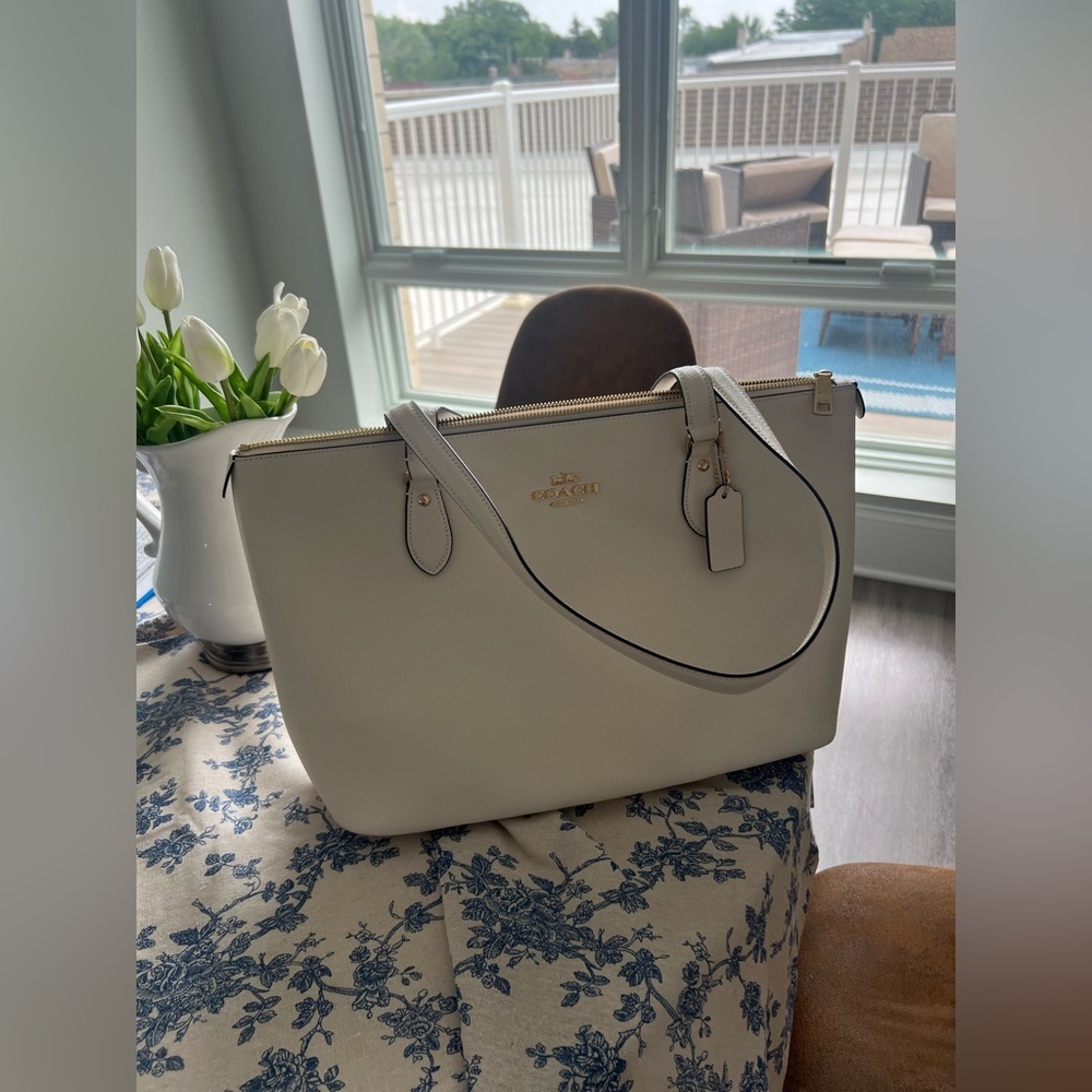 Coach White Gallery Tote Bag - Picture 5 of 5